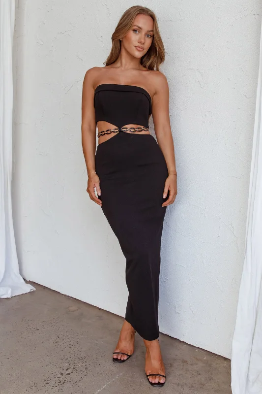 Midi dresses with pleated bodices for a classic and tailored look Cindi Cut-Out Chain Waist Maxi Dress Black Midi dresses with pleated bodices for a classic and tailored look Cindi Cut-Out Chain Waist Maxi Dress Black