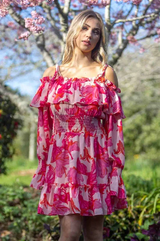 Mini dresses with geometric prints for a modern aesthetic Carolina Mini Dress Pink Floral Mini dresses with geometric prints for a modern aesthetic Carolina Mini Dress Pink Floral