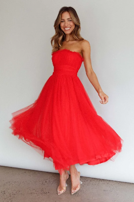Midi dresses with ruffled sleeves for a more feminine and voluminous look Fayette Strapless Mesh Midi Dress Red Midi dresses with ruffled sleeves for a more feminine and voluminous look Fayette Strapless Mesh Midi Dress Red