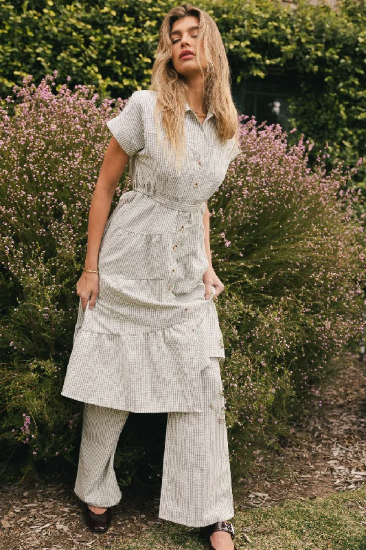 Midi dresses with pleated skirts for a timeless and elegant appeal Tephra Plaid Midi Dress Midi dresses with pleated skirts for a timeless and elegant appeal Tephra Plaid Midi Dress