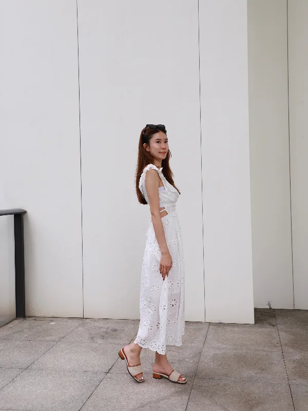 Midi dresses with ruched bodices for a feminine and fitted feel Square Neck Flower Maxi Dress Midi dresses with ruched bodices for a feminine and fitted feel Square Neck Flower Maxi Dress