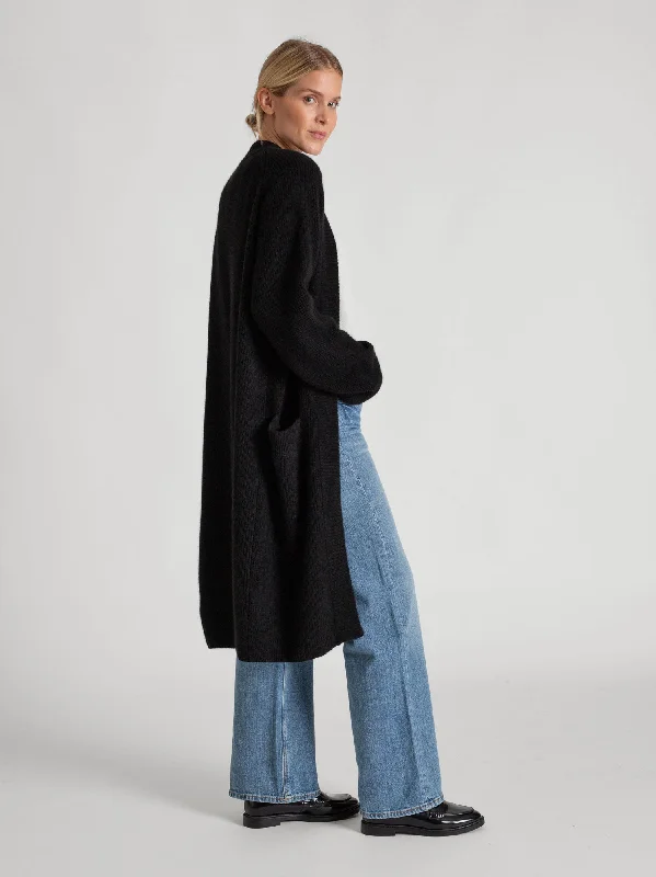 v neck women cardigan to elongate the necklineCashmere cardigan "Olea" - black