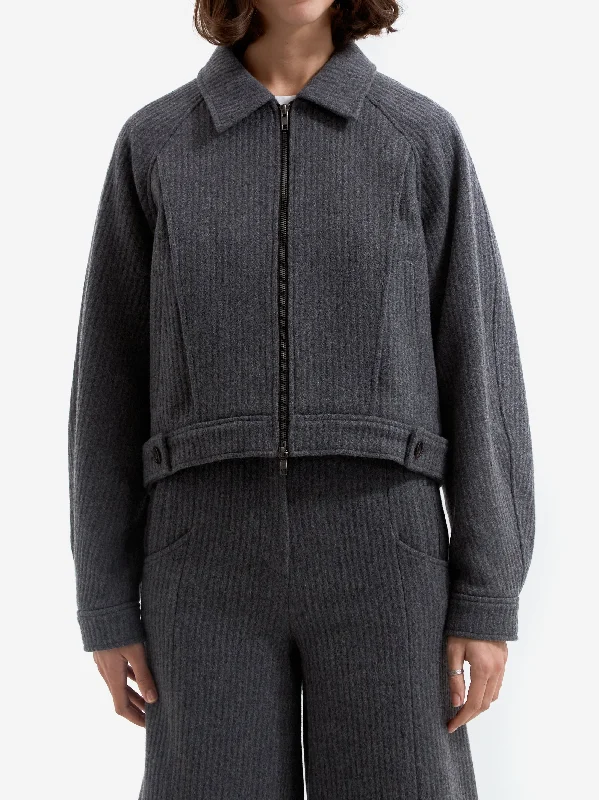 Oversized women's wool coats in a monochromatic look for a trendy outfitepingler Wool Bomber Jacket - Grey Oversized women's wool coats in a monochromatic look for a trendy outfitepingler Wool Bomber Jacket - Grey