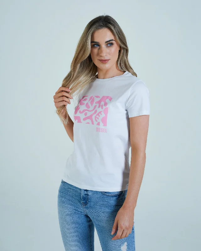 Distressed Women T Shirt with a Laid - Back AestheticEmmy Tee Optic White