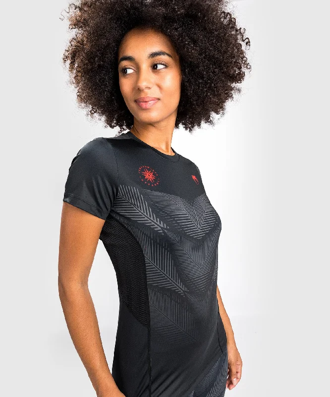 Crop Top Women T Shirt to Pair with High - Waisted BottomsVenum Phantom Dry Tech T-Shirt - For Women - Black/Red Crop Top Women T Shirt to Pair with High - Waisted BottomsVenum Phantom Dry Tech T-Shirt - For Women - Black/Red