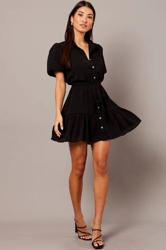 Mermaid - Style Women Dress with a Fitted Silhouette for Special OccasionsBlack Fit And Flare Dress Short Sleeve Mini