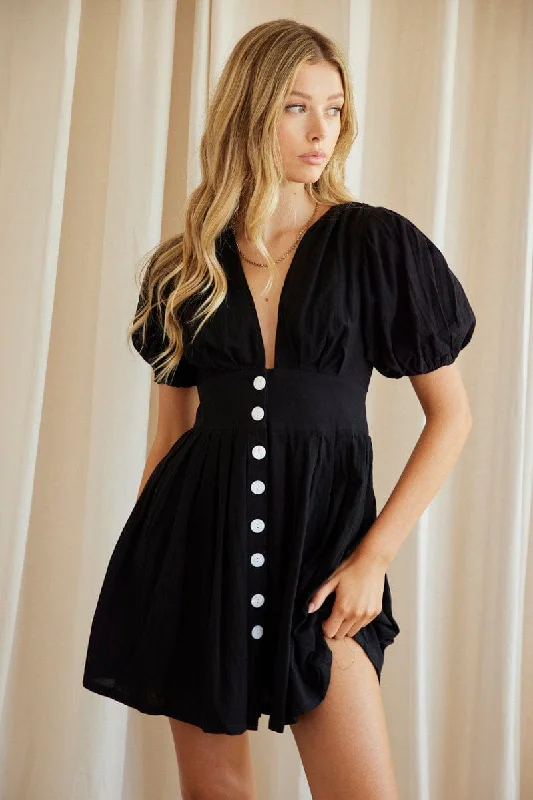 Ball Gown Women Dress with a Full Skirt for a Princess - like LookBlack Fit And Flare Dress Short Sleeve V Neck Ball Gown Women Dress with a Full Skirt for a Princess - like LookBlack Fit And Flare Dress Short Sleeve V Neck