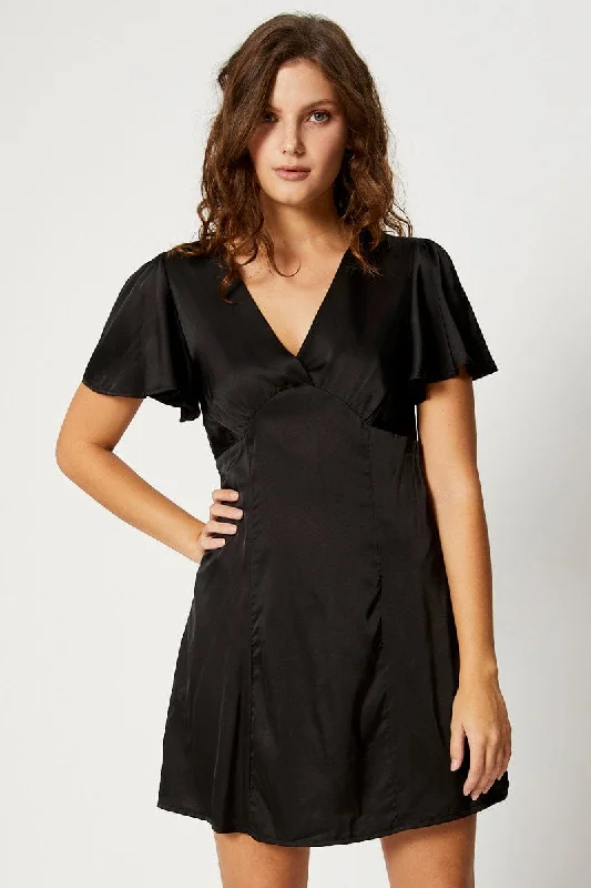 Halter Neck Women Dress to Show Off the Shoulders and NecklineBlack Mini Dress Short Sleeve