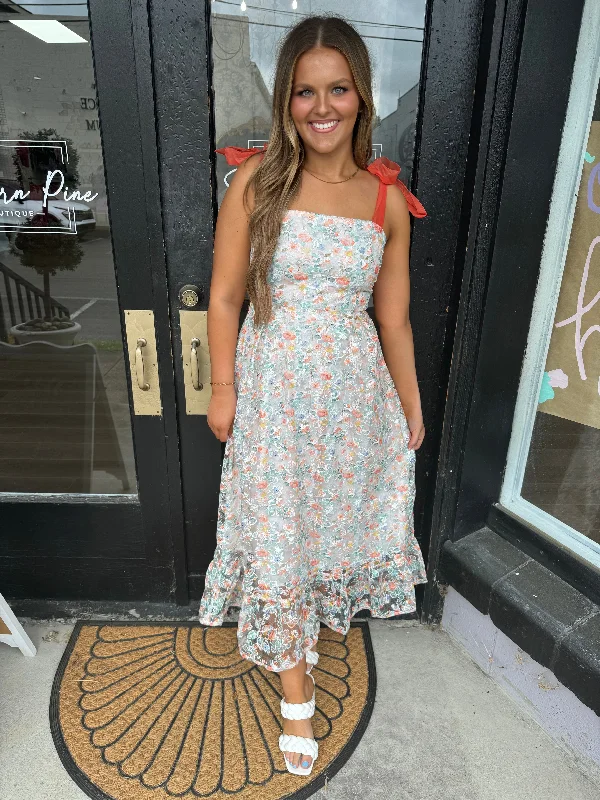 Halter Neck Women Dress to Show Off the Shoulders and NecklineFloral laced spring dress