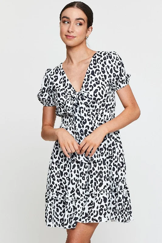Long - Sleeve Women Dress in Velvet for a Luxurious Winter LookGeo Print Mini Dress Short Sleeve V Neck Tie Long - Sleeve Women Dress in Velvet for a Luxurious Winter LookGeo Print Mini Dress Short Sleeve V Neck Tie