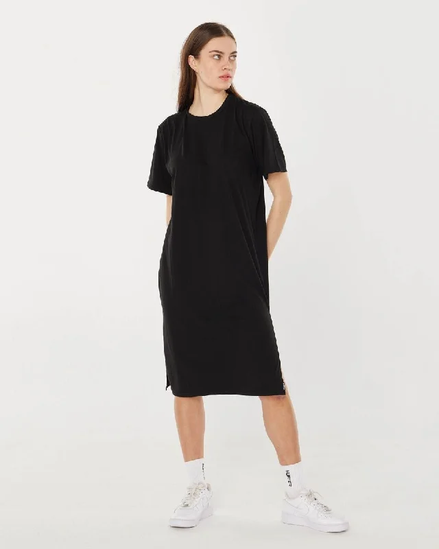 Halter Neck Women Dress to Show Off the Shoulders and NecklineHuffer Boyfriend Dress Black