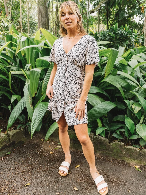 Women's bomber jackets with floral embroidery for a feminine and unique designPoppin Stone Dress - Melon