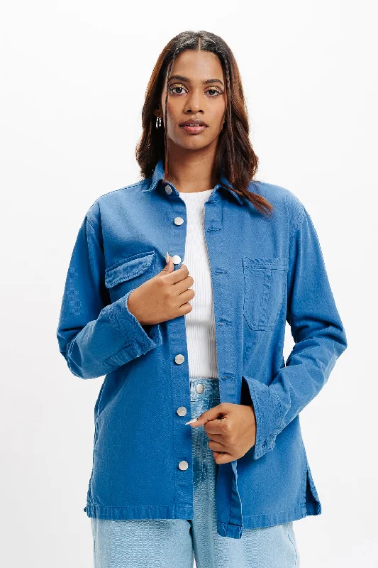 Women's denim jackets with distressed details for a casual and edgy lookDenim Ef. Sapphire Shacket Women's denim jackets with distressed details for a casual and edgy lookDenim Ef. Sapphire Shacket