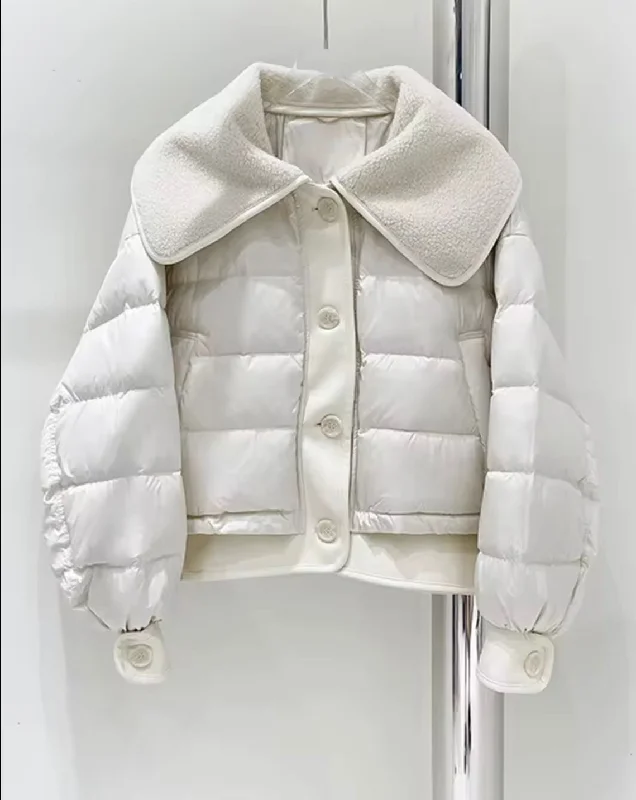 Women's quilted puffer jackets in a cropped silhouette for a modern twistWomen's Winter Duck Down Jacket with Luxurious Sheepskin Collar Women's quilted puffer jackets in a cropped silhouette for a modern twistWomen's Winter Duck Down Jacket with Luxurious Sheepskin Collar