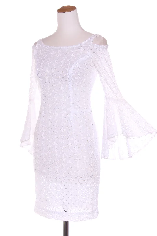Empire Waist Women Dress to Accentuate the Bust and Conceal the Waist Empire Waist Women Dress to Accentuate the Bust and Conceal the Waist ADRIENNE WINKELMANN - Broidery flare sleeve dress! 8