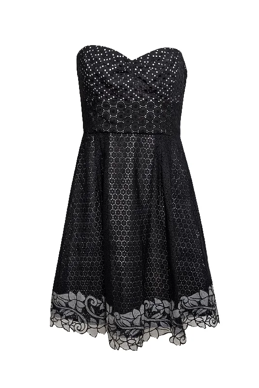 Wrap - Style Women Dress with Adjustable Fit for All Body Types Wrap - Style Women Dress with Adjustable Fit for All Body Types BCBG Max Azria - Black Eyelet Strapless Floral Detail Hem Dress Sz 4