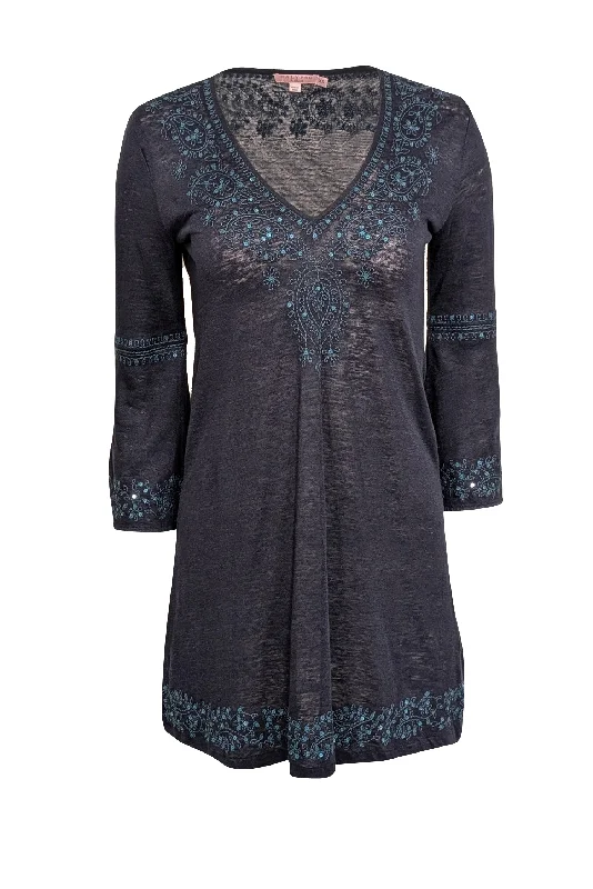 Halter Neck Women Dress to Show Off the Shoulders and Neckline Halter Neck Women Dress to Show Off the Shoulders and Neckline Calypso - Navy Linen Tunic w/ Teal Embroidery & Sequins Sz XS