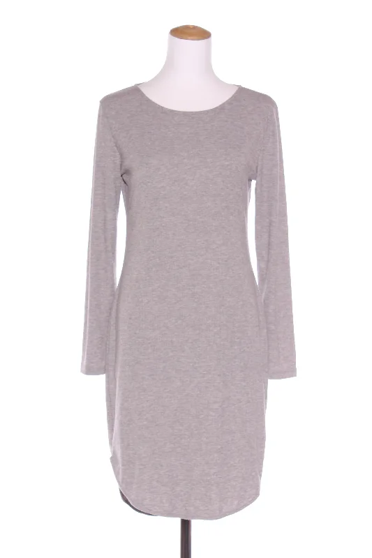 Shift Women Dress with a Simple and Classic Design for Everyday Wear Shift Women Dress with a Simple and Classic Design for Everyday Wear EB & IVE - Rib knit scoop hem dress! 12-14 Shift Women Dress with a Simple and Classic Design for Everyday Wear Shift Women Dress with a Simple and Classic Design for Everyday Wear EB & IVE - Rib knit scoop hem dress! 12-14