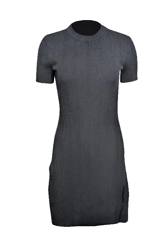 Empire Waist Women Dress to Accentuate the Bust and Conceal the Waist Empire Waist Women Dress to Accentuate the Bust and Conceal the Waist Frame - Black Ribbed Short Sleeve Knit Dress Sz S