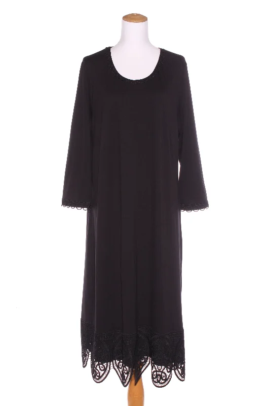 Empire Waist Women Dress to Accentuate the Bust and Conceal the Waist Empire Waist Women Dress to Accentuate the Bust and Conceal the Waist JELLICOE (BN) Lace trim midi dress! 16 Empire Waist Women Dress to Accentuate the Bust and Conceal the Waist Empire Waist Women Dress to Accentuate the Bust and Conceal the Waist JELLICOE (BN) Lace trim midi dress! 16