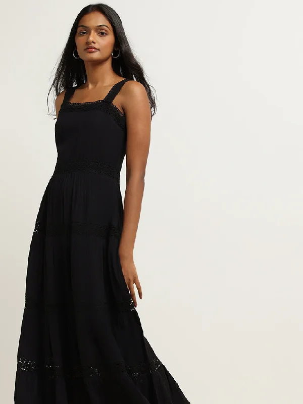 Ball Gown Women Dress with a Full Skirt for a Princess - like Look Ball Gown Women Dress with a Full Skirt for a Princess - like Look LOV Black Lace Detail Midi Dress