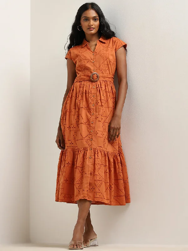 Halter Neck Women Dress to Show Off the Shoulders and Neckline Halter Neck Women Dress to Show Off the Shoulders and Neckline LOV Rust Schiffli Tiered Cotton Shirt Dress with Belt