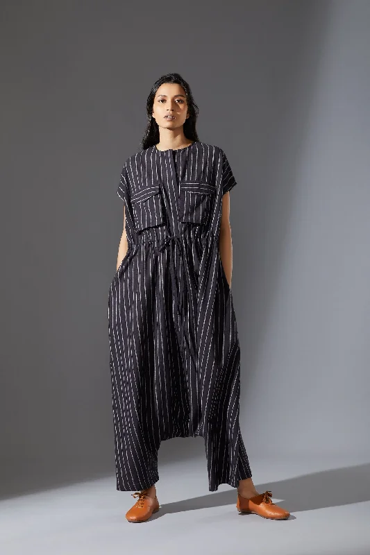 Long - Sleeve Women Dress in Velvet for a Luxurious Winter Look Long - Sleeve Women Dress in Velvet for a Luxurious Winter Look MATI SAFARI JUMPSUIT-AWBLACK Long - Sleeve Women Dress in Velvet for a Luxurious Winter Look Long - Sleeve Women Dress in Velvet for a Luxurious Winter Look MATI SAFARI JUMPSUIT-AWBLACK