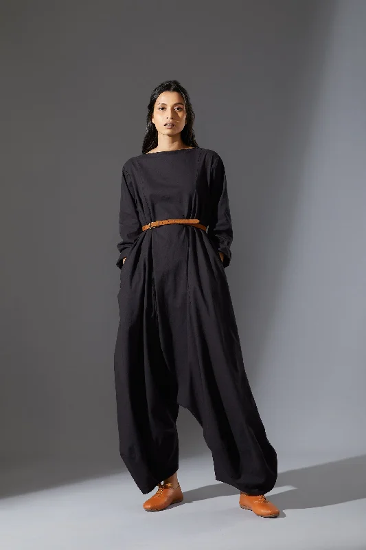 Ruffled Women Dress with Multiple Layers for a Playful and Girly Style Ruffled Women Dress with Multiple Layers for a Playful and Girly Style MATI SLEEVE SUGA - AW BLACK Ruffled Women Dress with Multiple Layers for a Playful and Girly Style Ruffled Women Dress with Multiple Layers for a Playful and Girly Style MATI SLEEVE SUGA - AW BLACK