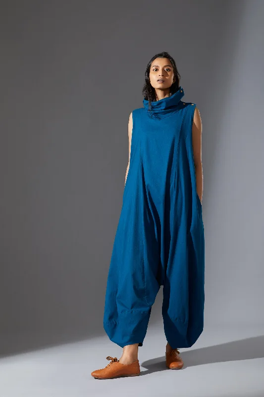 Mini Women Dress with a Short Hem for a Young and Trendy Style Mini Women Dress with a Short Hem for a Young and Trendy Style MATI SUGA JUMPSUIT - AW BLUE Mini Women Dress with a Short Hem for a Young and Trendy Style Mini Women Dress with a Short Hem for a Young and Trendy Style MATI SUGA JUMPSUIT - AW BLUE