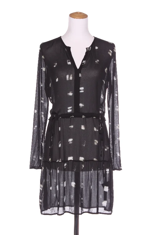 Backless Women Dress for a Sexy and Alluring Look at Evening Events Backless Women Dress for a Sexy and Alluring Look at Evening Events MINERAL - Sheer printed L/S tiered dress! 10 Backless Women Dress for a Sexy and Alluring Look at Evening Events Backless Women Dress for a Sexy and Alluring Look at Evening Events MINERAL - Sheer printed L/S tiered dress! 10