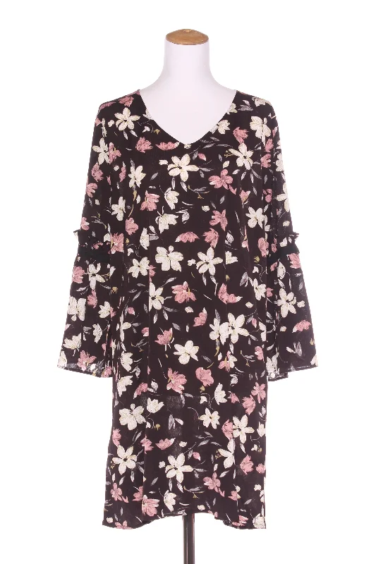 Mini Women Dress with a Short Hem for a Young and Trendy Style Mini Women Dress with a Short Hem for a Young and Trendy Style MOLLY BRACKEN - Floral print tie sleeve dress! 16