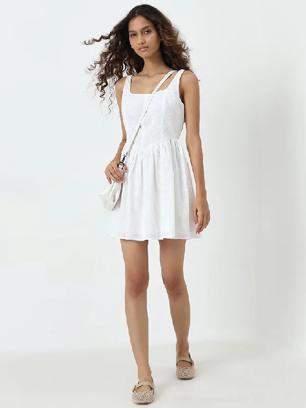 Long - Sleeve Women Dress in Velvet for a Luxurious Winter Look Long - Sleeve Women Dress in Velvet for a Luxurious Winter Look Nuon White Schiffli Detailed A-Line Cotton Dress