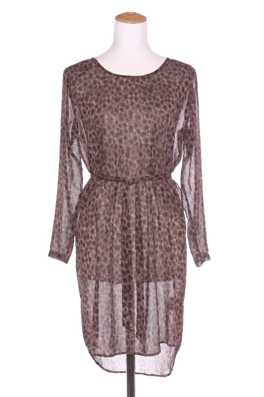 Empire Waist Women Dress to Accentuate the Bust and Conceal the Waist Empire Waist Women Dress to Accentuate the Bust and Conceal the Waist STORM - Leopard print chiffon dress! 8-10