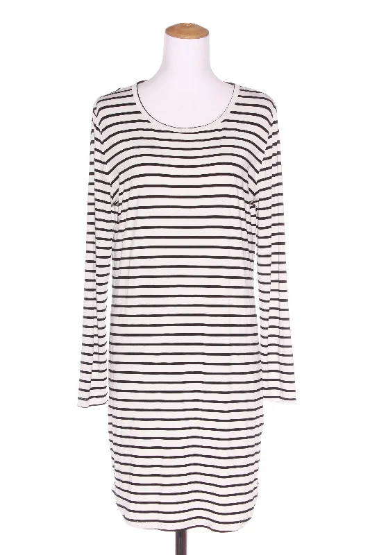 Ruffled Women Dress with Multiple Layers for a Playful and Girly Style Ruffled Women Dress with Multiple Layers for a Playful and Girly Style STORM - Stripe L/S dress! 10-12 Ruffled Women Dress with Multiple Layers for a Playful and Girly Style Ruffled Women Dress with Multiple Layers for a Playful and Girly Style STORM - Stripe L/S dress! 10-12
