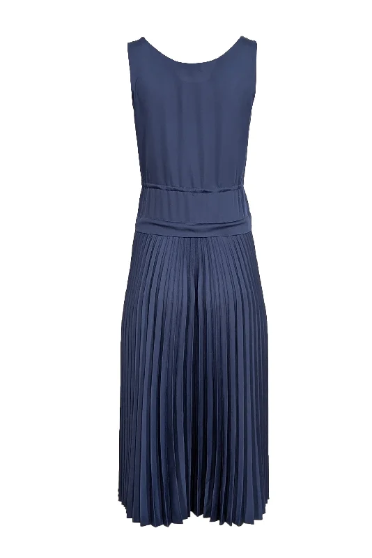 Ruffled Women Dress with Multiple Layers for a Playful and Girly Style Ruffled Women Dress with Multiple Layers for a Playful and Girly Style Theory - Navy Satin Pleated Midi Dress Sz P
