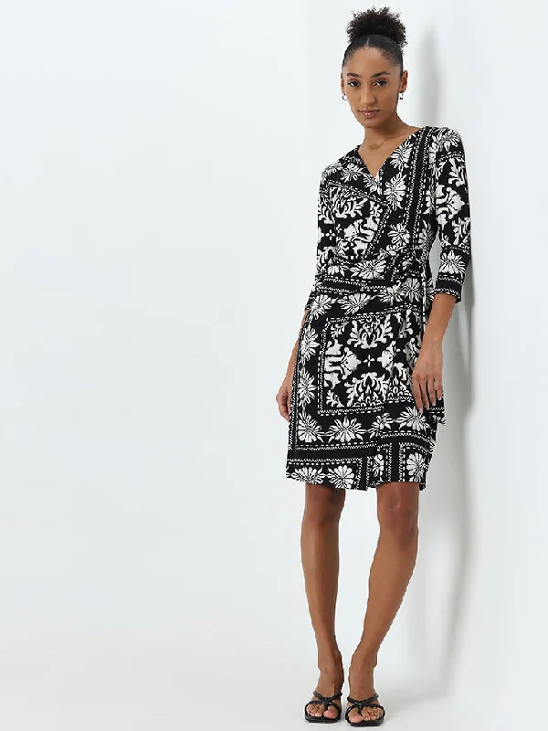 Printed Abstract Women Dress for a Modern and Artistic Appeal Printed Abstract Women Dress for a Modern and Artistic Appeal Wardrobe Black Floral Printed Wrap Dress Printed Abstract Women Dress for a Modern and Artistic Appeal Printed Abstract Women Dress for a Modern and Artistic Appeal Wardrobe Black Floral Printed Wrap Dress