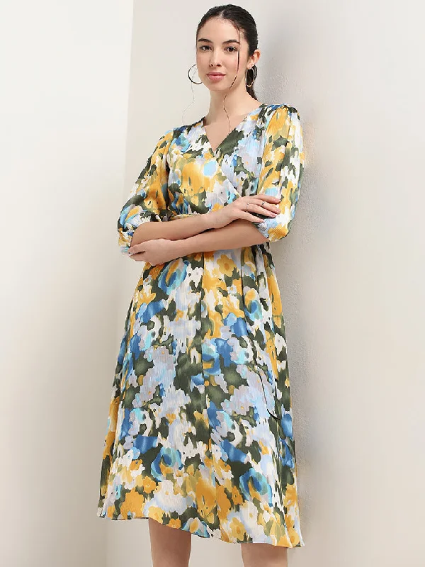 Plus Size Women Dress with a Flattering A - Line Cut for Comfort and Style Plus Size Women Dress with a Flattering A - Line Cut for Comfort and Style Wardrobe Multicolour Floral Print Midi Dress