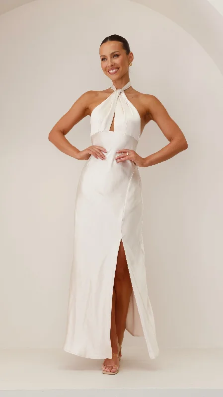 Metallic maxi dresses for a glamorous New Year's Eve partyAmalia Maxi Dress - Champagne