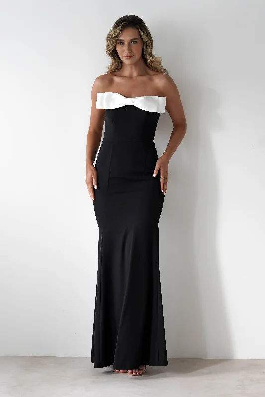 Denim maxi dresses with frayed hems for a casual lookBeckett Strapless Bow Maxi Dress | Black/White Denim maxi dresses with frayed hems for a casual lookBeckett Strapless Bow Maxi Dress | Black/White