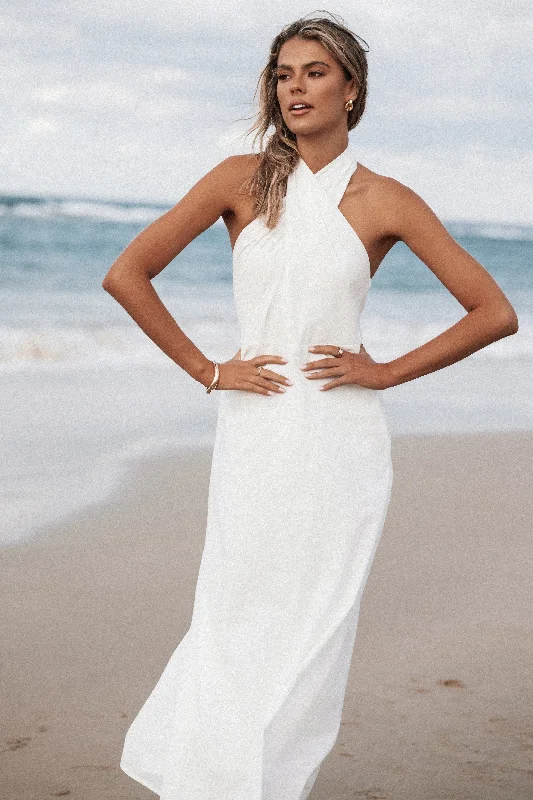 Maxi dresses with bow accents at the waist for a sweet appearanceBetsy Halterneck Maxi Dress - White Maxi dresses with bow accents at the waist for a sweet appearanceBetsy Halterneck Maxi Dress - White