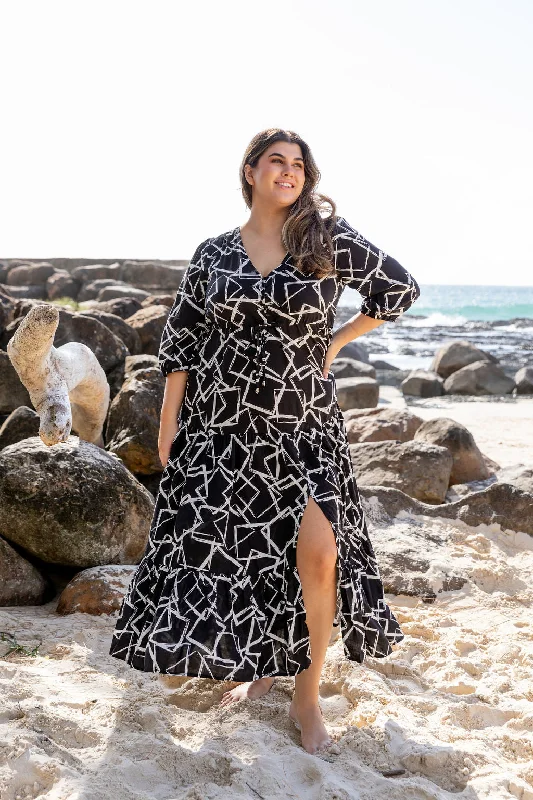 Polyester maxi dresses for easy - care and durabilityBillie Maxi Dress in Geometric Black