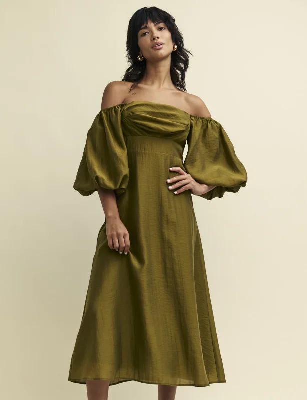 Maxi dresses with geometric prints for a contemporary aestheticGreen Bardot Maxine Midaxi Dress