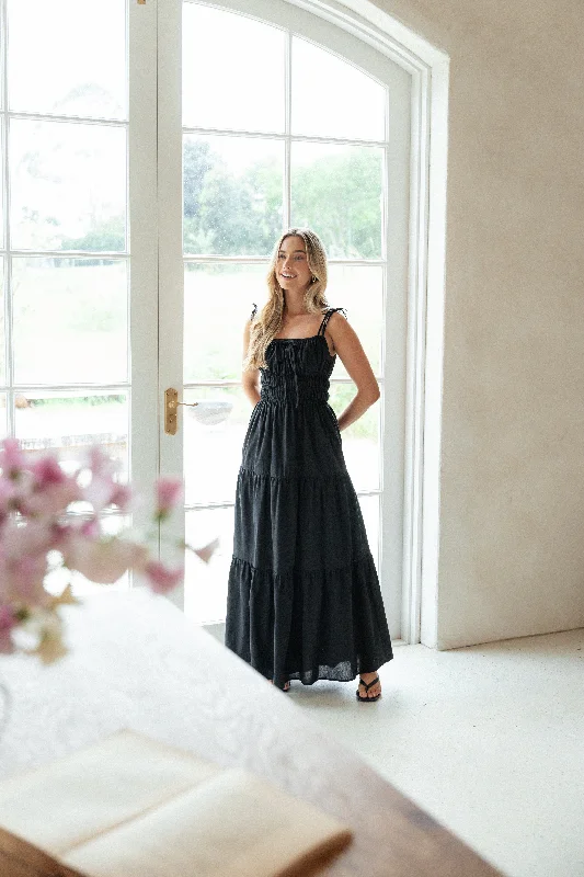 Maxi dresses with a V - neckline for a flattering and elongating shapeIone Maxi Dress - Black