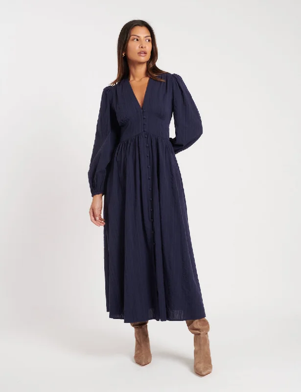 Maxi dresses with a halter neck for a stylish and sophisticated choiceNavy Long Sleeve Starlight Midi Dress