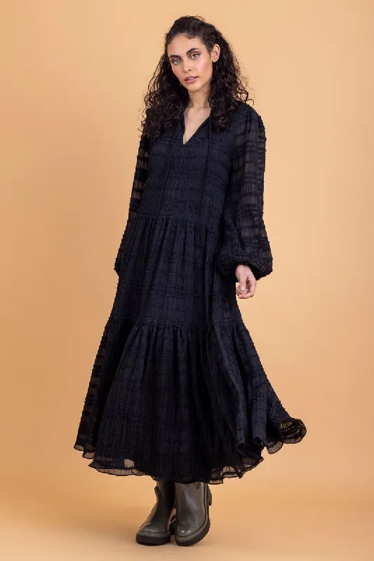 Maxi dresses with a ruched bodice for a more form - fitting and feminine shapeSophia Dress Black