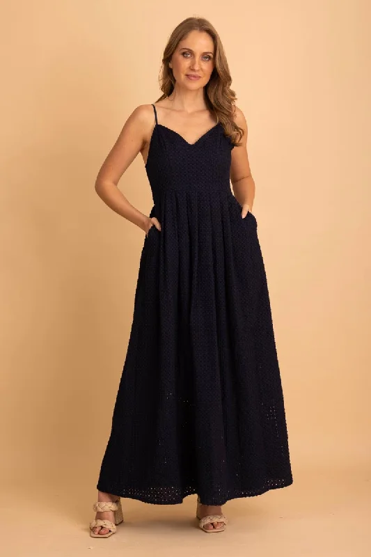Maxi dresses with a paisley print for a classic and elegant styleZinny Maxi Dress Navy