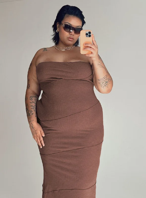 Midi dresses with satin - finish fabrics for a luxurious feelOscar Midi Dress Brown Curve Midi dresses with satin - finish fabrics for a luxurious feelOscar Midi Dress Brown Curve