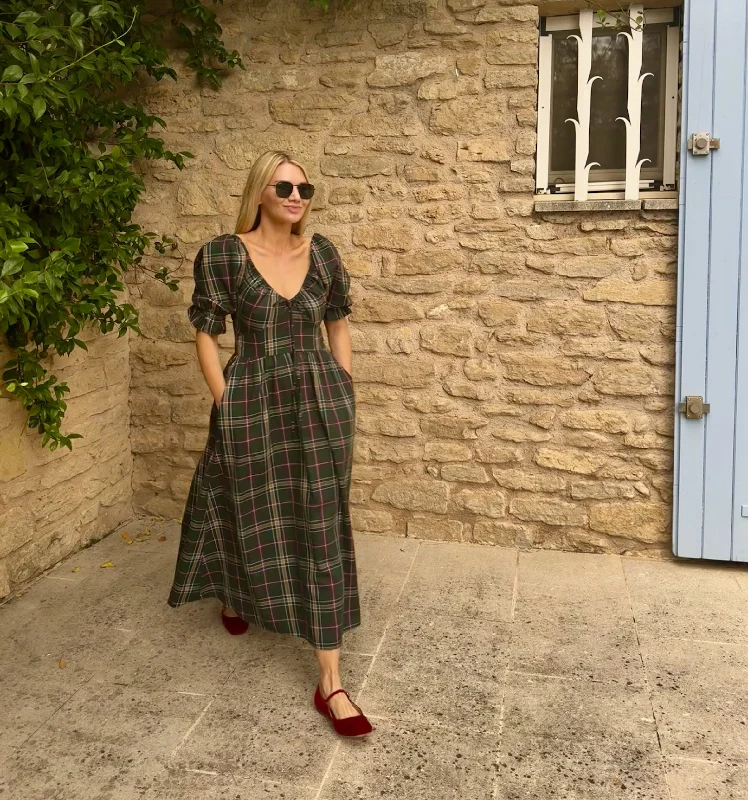 Midi dresses with keyhole backs for a flirty and unexpected detailThe Ophelia Dress - Juniper Tartan