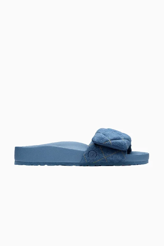 Denim Top with a Floral Print for a Feminine TouchBirkenstock 1774 Sylt Stone Washed Denim - Light Faded Denim Denim Top with a Floral Print for a Feminine TouchBirkenstock 1774 Sylt Stone Washed Denim - Light Faded Denim