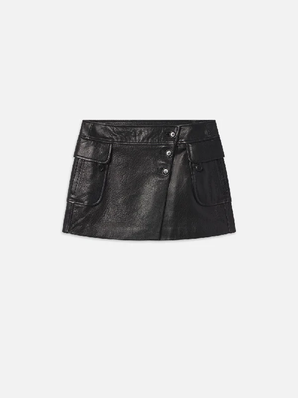 Light - wash women jeans for a fresh and summery appearanceLeather Cargo Mini Skirt -- Black